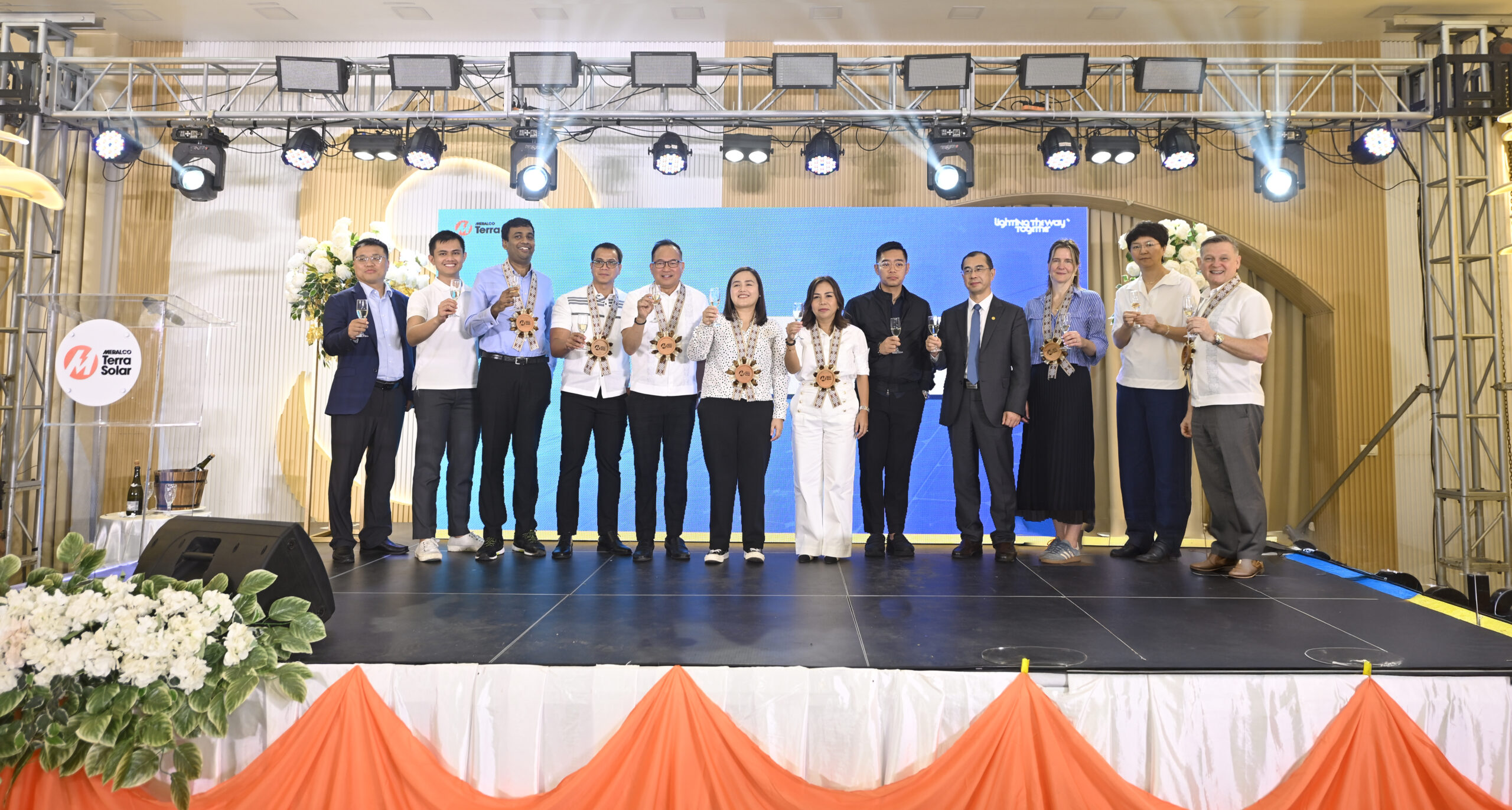 Public and private sector leaders share a toast to reaffirm their shared commitment to accelerating the country’s energy transition through MTerra Solar. Seen on the photo (from L-R) are: POWERCHINA’s Sinohydro Bureau 3 Country Manager Zhao Changjie, Actis Analyst John Borja, Actis Principal Ajay Mullangi, MTerra Solar and MGEN Renewable Energy President and CEO Dennis Jordan, Gapan City Mayor Emary Joy Pascual, Municipality of General Tinio Mayor Sherry Bolisay, Nueva Ecija Provincial Administrator Atty. Jose Maria Ceasar San Pedro representing Governor Aurelio “Oyie” Umali, Energy China President Qiao Xubin, Actis Principal Vanessa Warnock, Energy China Guangdong Electric Power Design Institute Co Ltd General Manager Huang Jianmei, and MTerra Solar Project Director Mark Argar.